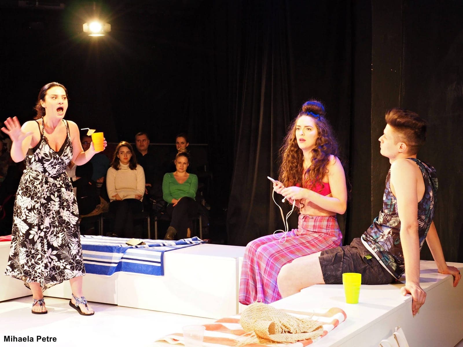 Teatrul Apropo